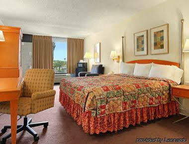 Express Inn & Suites Clearwater Пинелас Парк Екстериор снимка